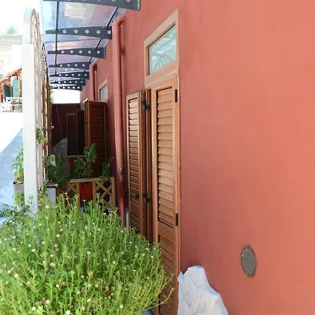 Giardino Eden Bed & Breakfast 4*